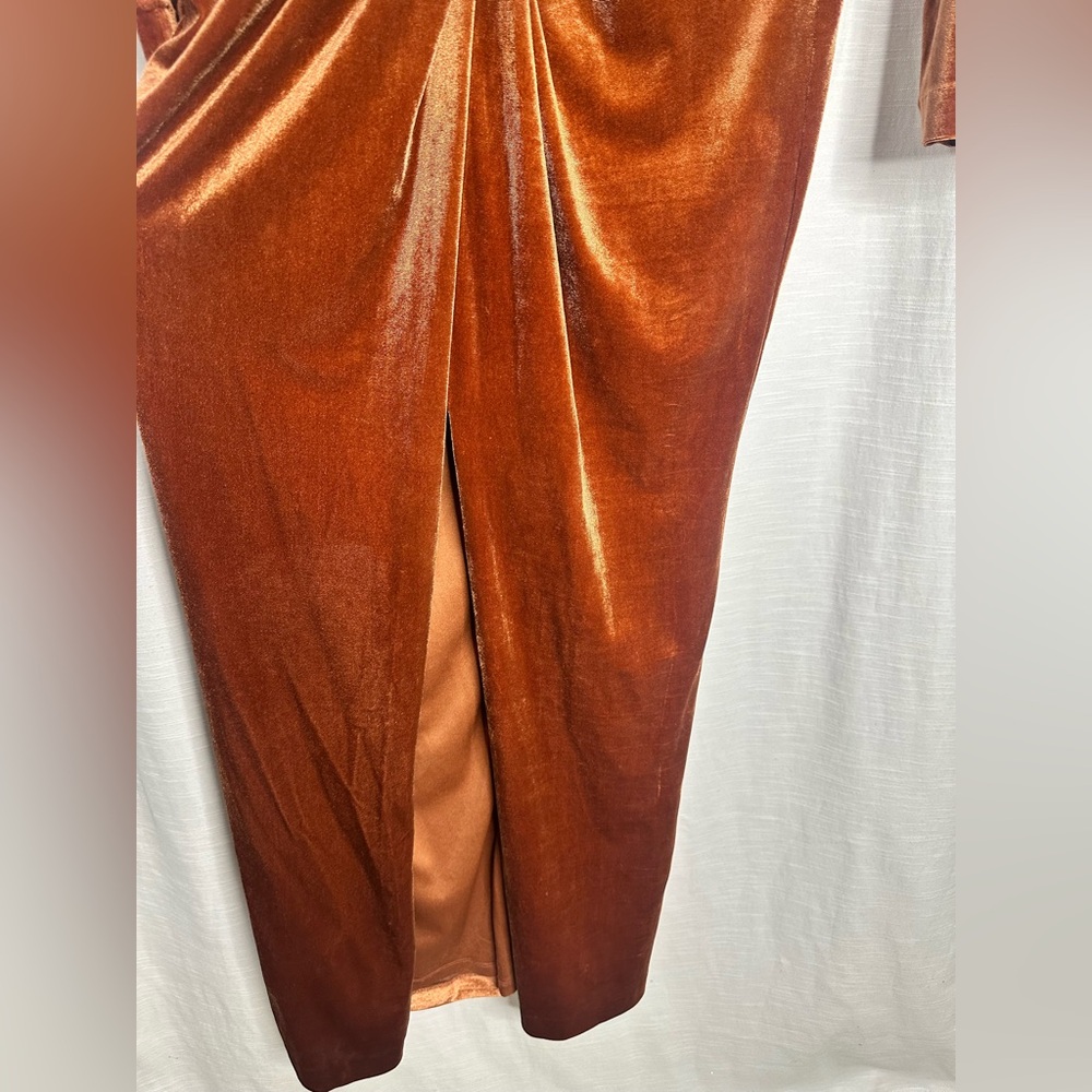 BADGLEY MISCHKA
Bonny Long Sleeve Velvet Plunge Dress size 16 - Picture 3 of 6